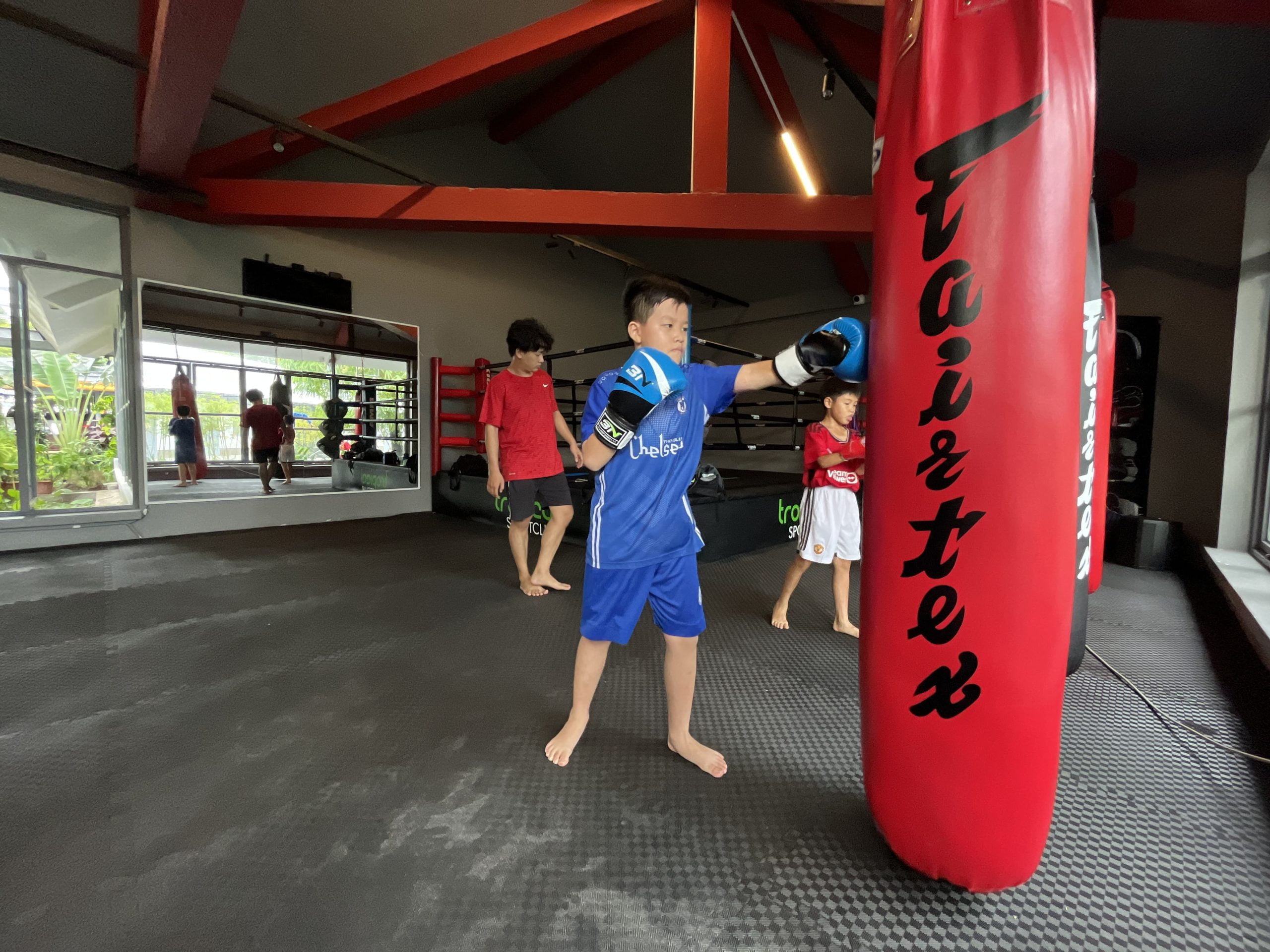 đấm bốc cho trẻ